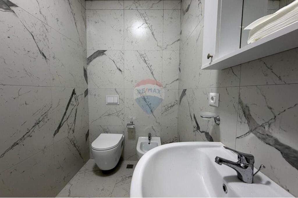 Apartament 2+1+ post parkimi me qira Rr.Myslym Shyri