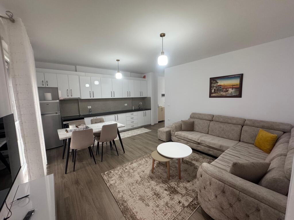 Apartament me qera 1+1 Xhamllik