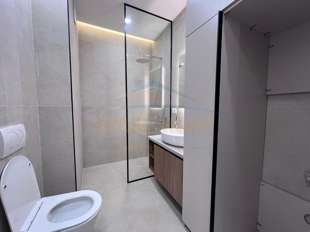 Shitet apartament 2+1 , 21 Dhjetori