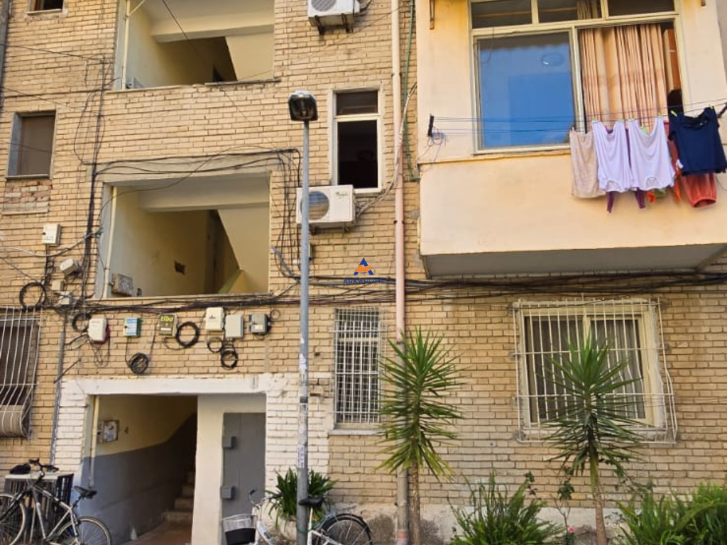 SHITET APARTAMENT 1+1 TEK "RRUGA KONGRESI I LUSHNJES, 21 DHJETORI" 125.000 EURO