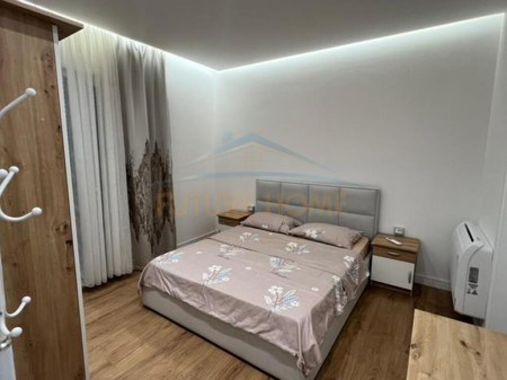 Qera, Apartament 2+1+2, Rruga 5 Maji, Tirane