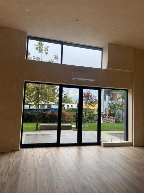 Locale commerciale in affitto Astir