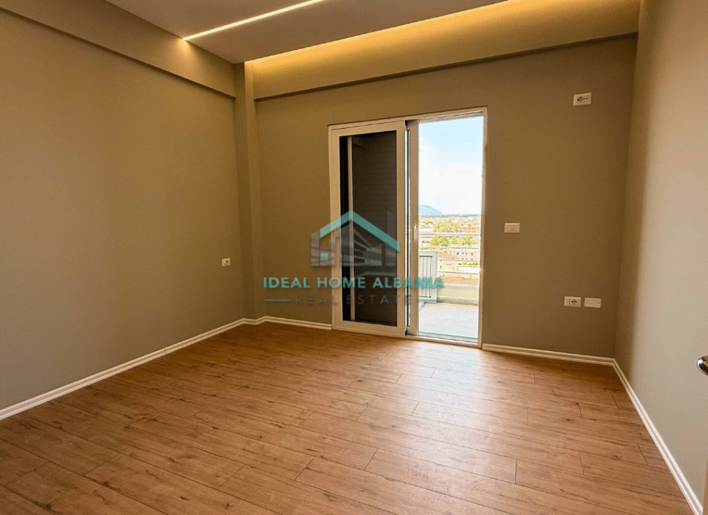 Penthouse 2+1+2+Ballkon me Pamje nga Qyteti ne Shitje – Shkolla "Halim Xhelo", Vlorë (Pamje spektakolare)