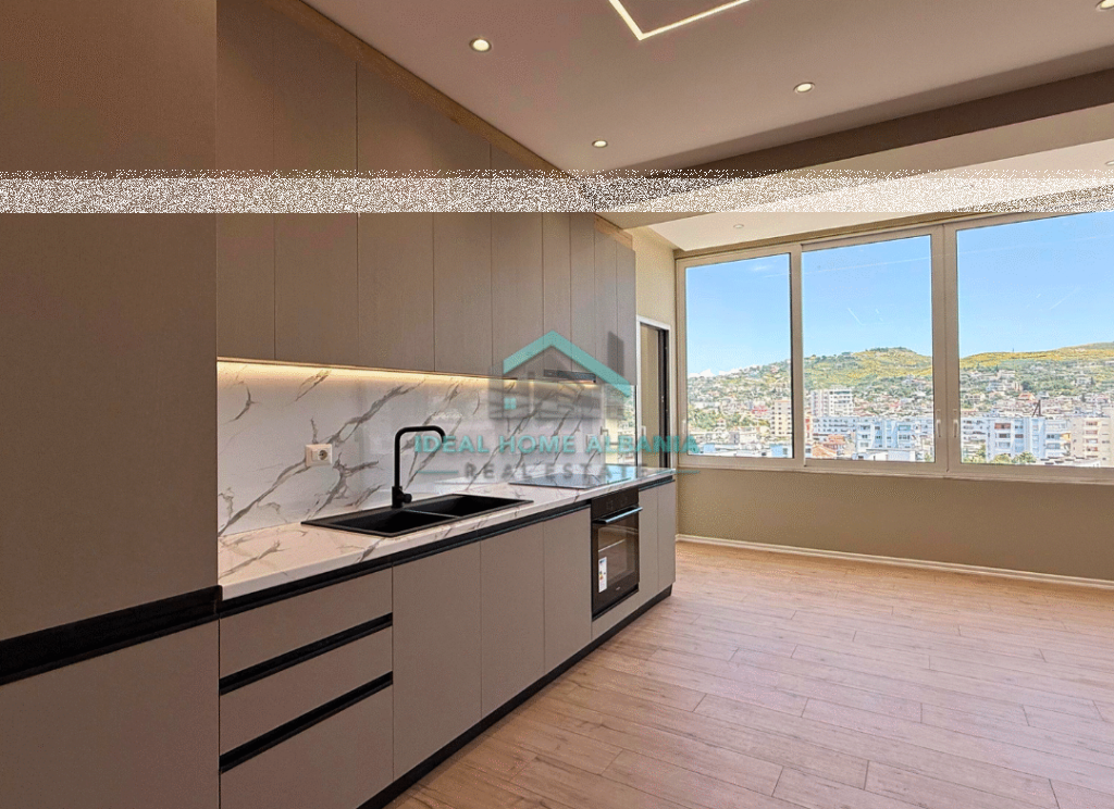 Penthouse 2+1+2+Ballkon me Pamje nga Qyteti ne Shitje – Shkolla "Halim Xhelo", Vlorë (Pamje spektakolare)