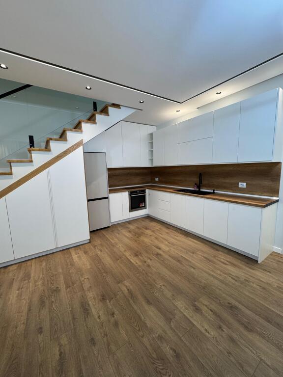Rent,Villa, Fresku, Dalip Topi Street,Fresku.