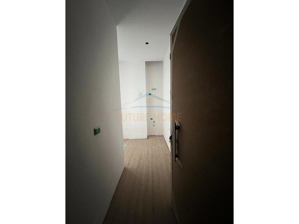 VENDESI APPARTAMENTO 1+1 IN SQUARE 21, VIA KAVAJES