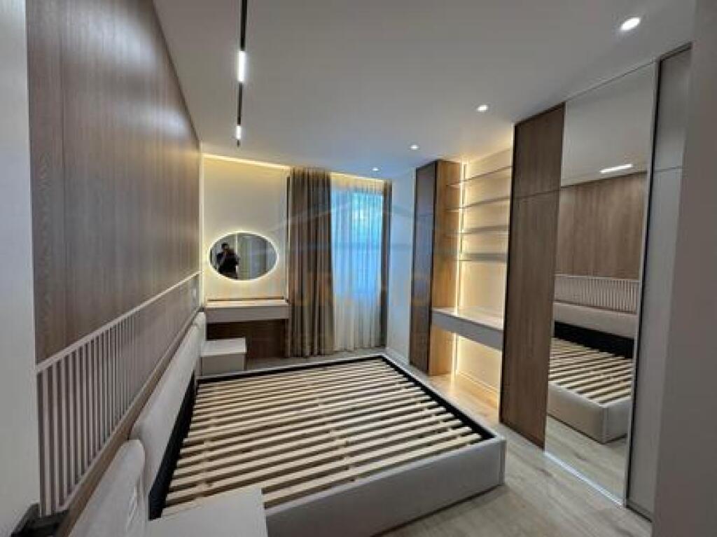 Shitet , Apartament 2+1, 21 Dhjetori, Tiranë. 