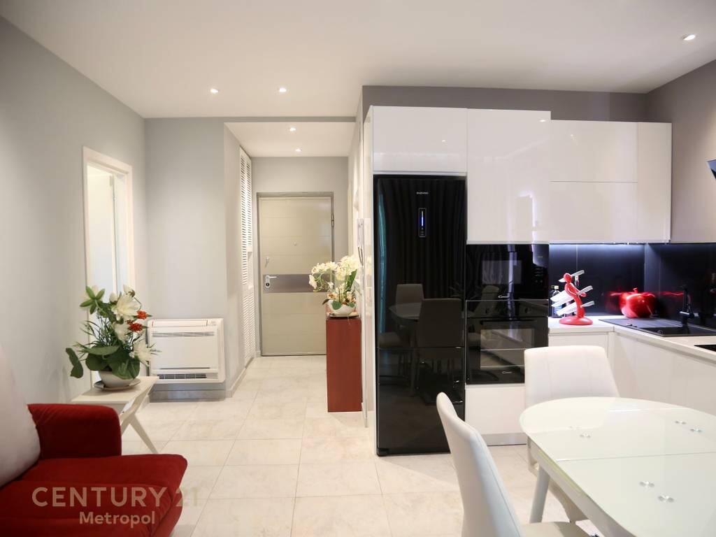 OFROJ PER SHITJE APARTAMENT 2+1 NE AMBASADOR 3, PRANE STADIUMIT!
