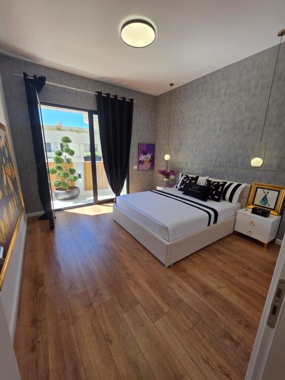 Super apartament 1+1 per shitje,Vasil Shanto,Pallat i 2025