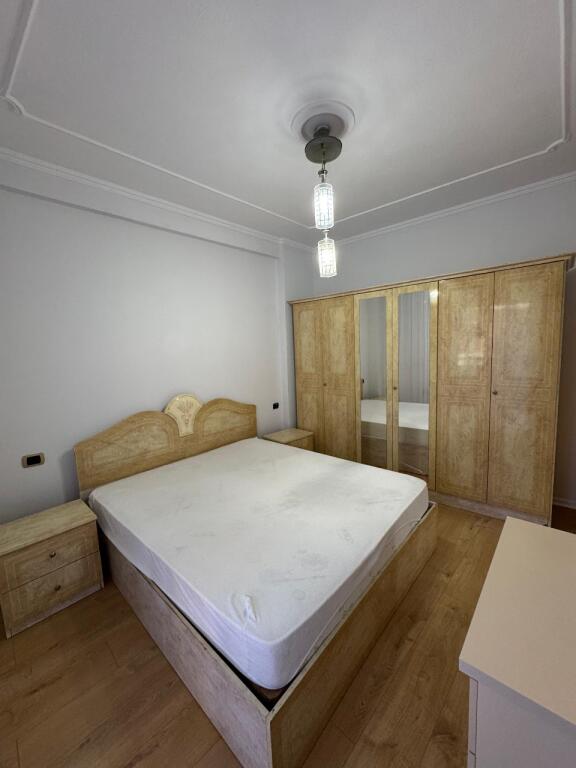 Shitet,Apartament 1+1 Rruga Bardhyl,Tirana.
