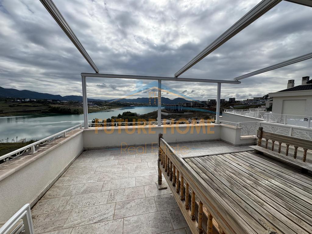 VILLA SU 4 PIANI IN VENDITA, A FARKE CON VISTA LAGO