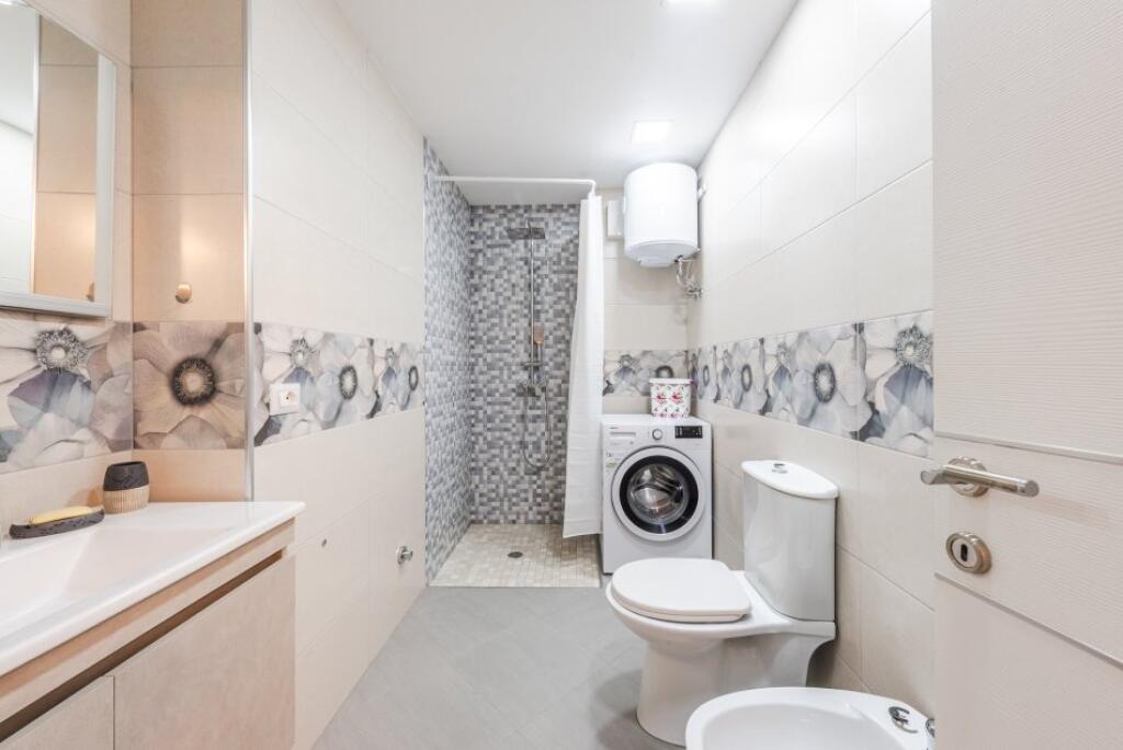 APARTAMENT 2+1+2 QIRA  Kompleksi Kolombo , Liqeni Thate