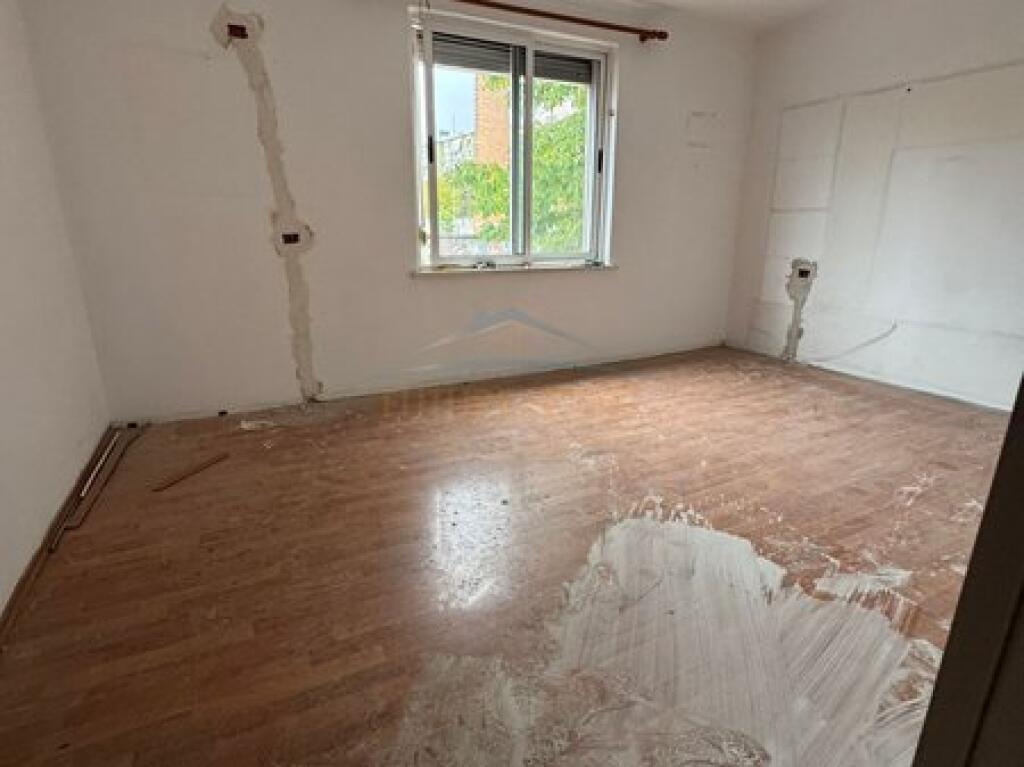 Shitet, Apartament 2+1, Oxhaku, Tiranë.