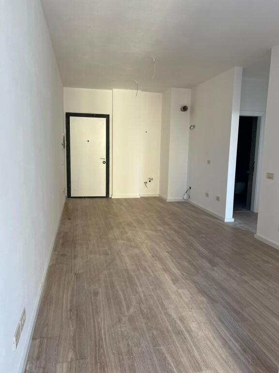 Mine Peza Jepet Apartament Me Qera 1+1 Per Zyra