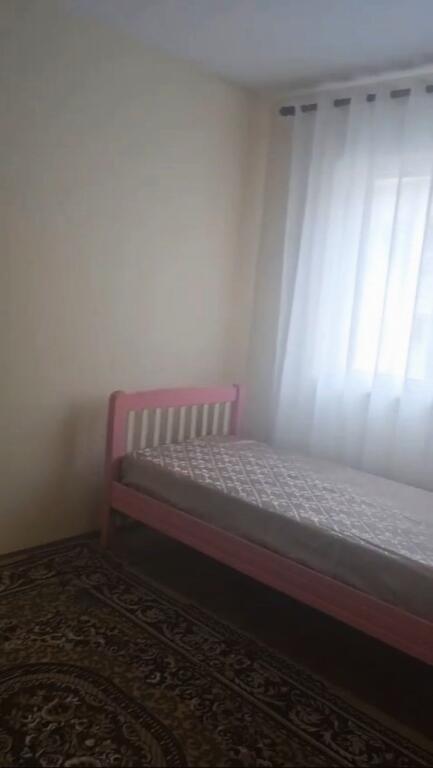 🏢Tek Bulevardi Zogu I,prane Fakultetit te Shkencave te Natyres jepet me qera apartament apartament 3+1 e mobiluar 65,000L
