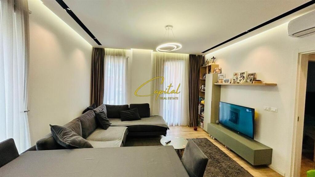SHITET APARTAMENT 1+1 RING CENTER 210.000 EURO