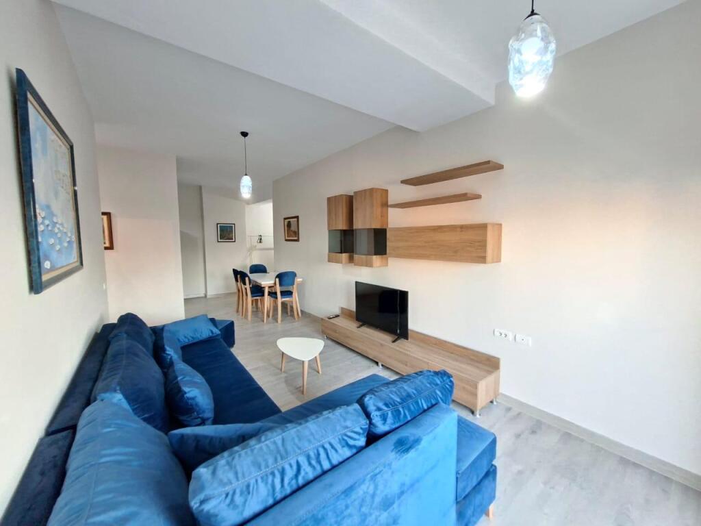 Jepet me qira apartament 1+1 në Xhamllik!