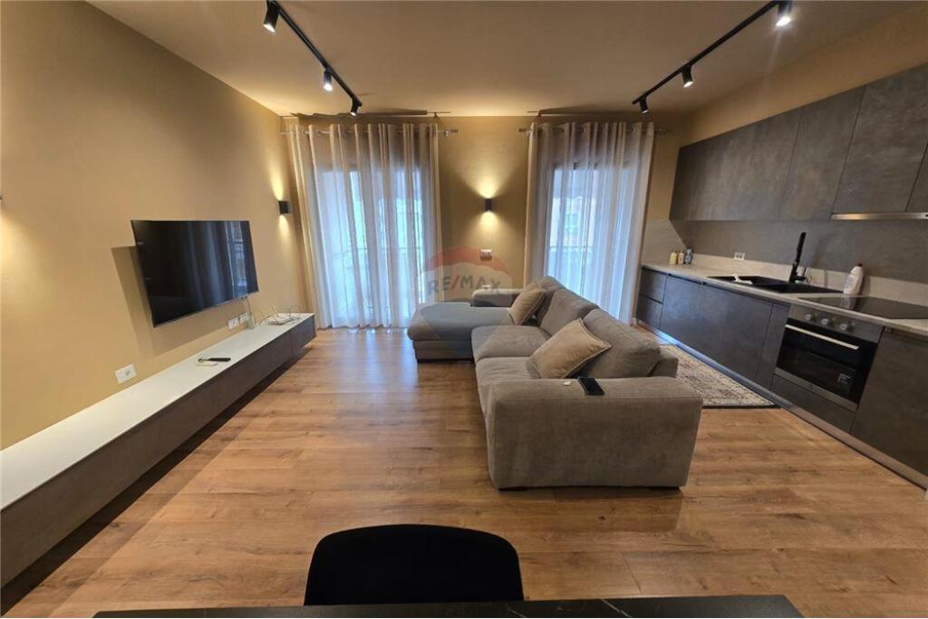 APARTAMENT 2+1+POST PARKIMI QIRA TE KOMPLEKSI DELIJORGJI