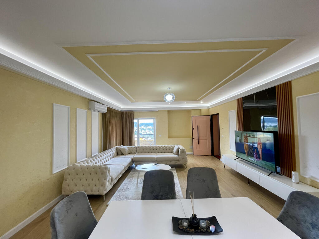 Jepet me QIRA apartament 2+1 luksoz në rezidencë private, Liqenit të Farkës