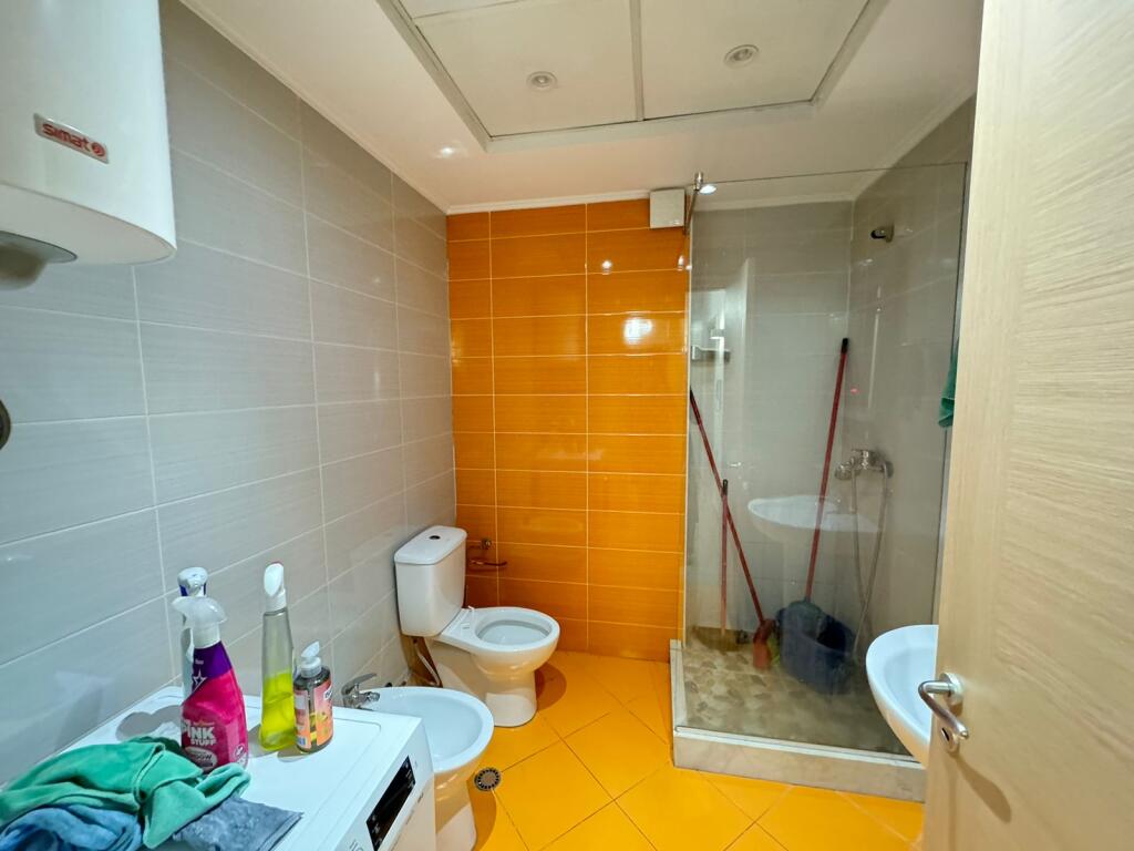 QERA – Apartament 1+1 📍 5 Maji, pranë Concord Center💶 50000 leke / muaj