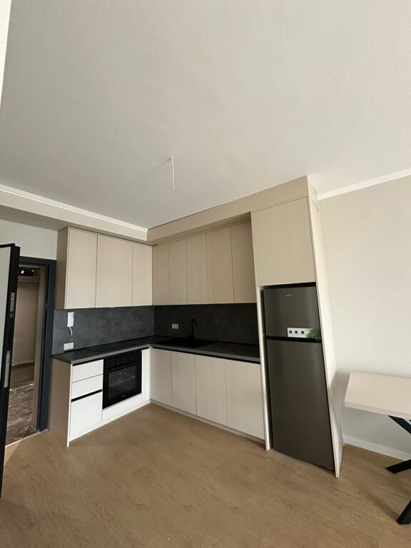 Apartament 1+1 me Qira – Golden Tower, Rruga Mine Peza