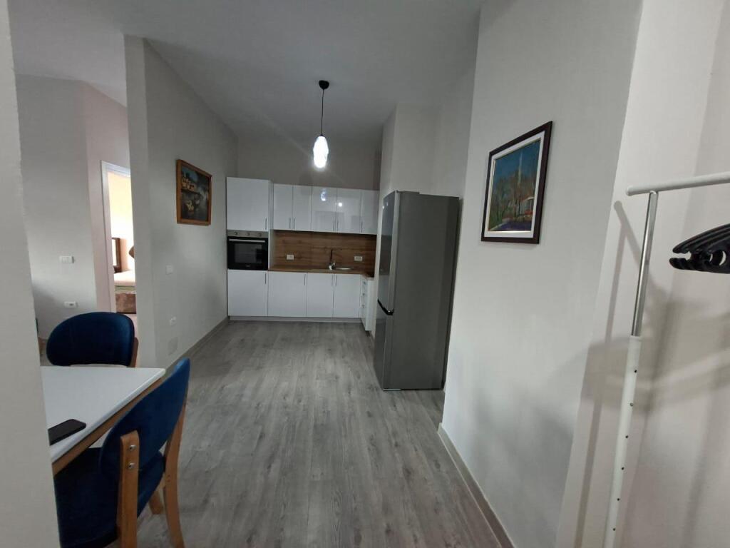 Jepet me qira apartament 1+1 në Xhamllik!