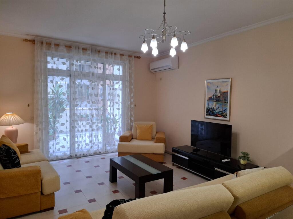 Apartament 2+1 me qira Kopshti Zoologjik 650 euro