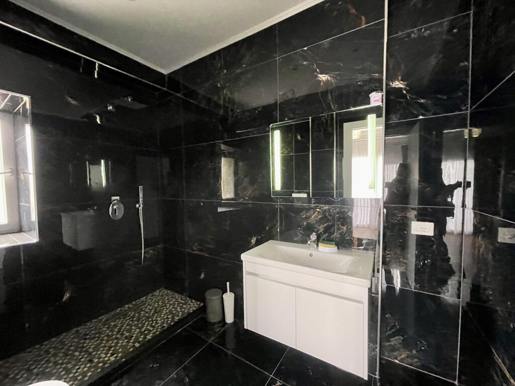 Jepet me QIRA apartament 2+1 luksoz në rezidencë private, Liqenit të Farkës