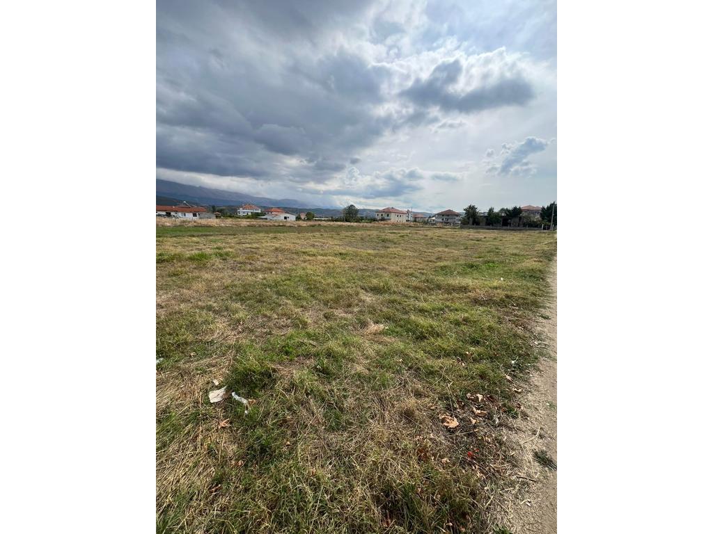 Terreno in Vendita a Pogradec, Solo 30 m dal Lago