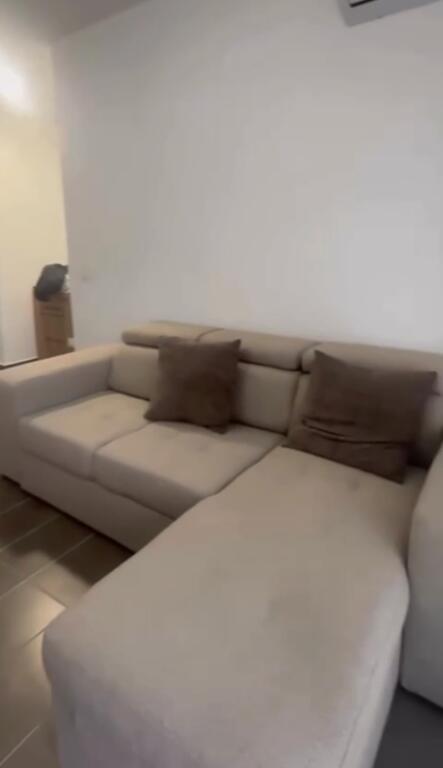 Yzberisht,jepet me qira apartament 1+1! 550 Euro