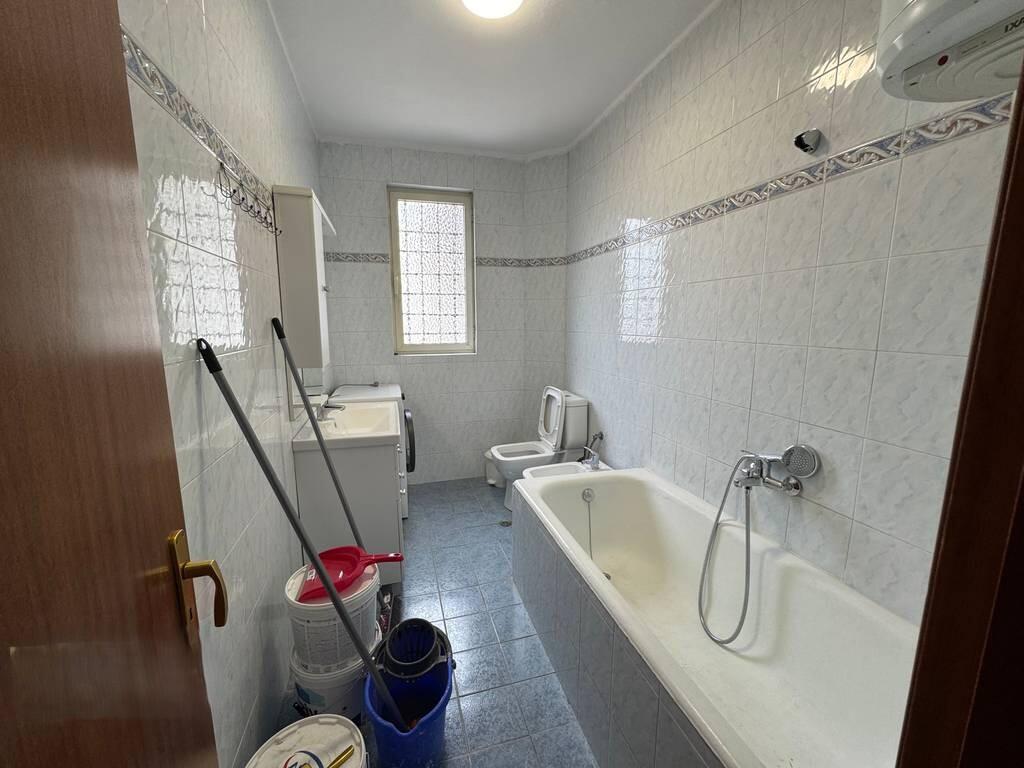 APARTAMENT 1+1 PRANE RRUGES KAVAJES 400 € /Muaj