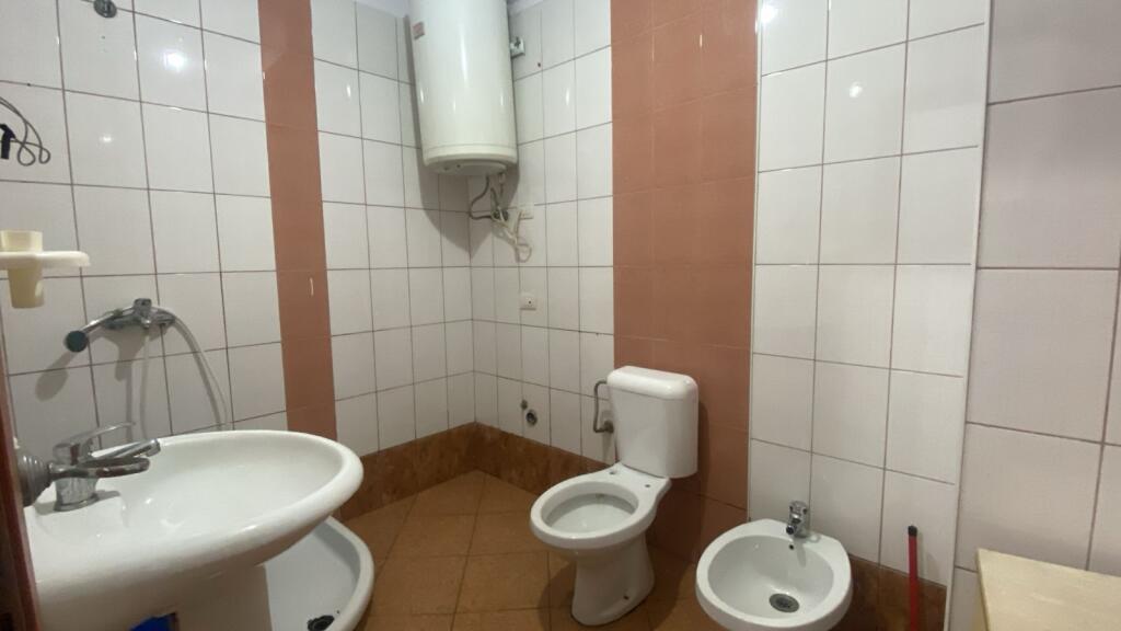 Jepet me qira apartament 2+1+2 ballkone