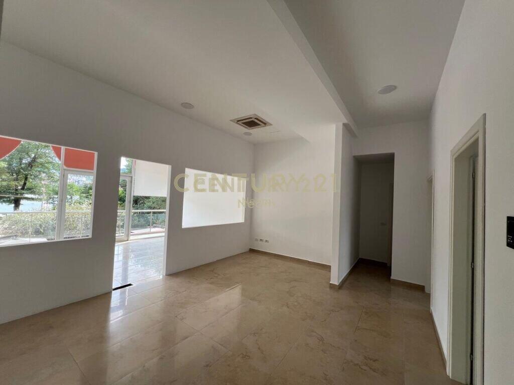 FOR RENT 170M2, COMMERCIAL SPACE AT THE TIRANA LAKE!