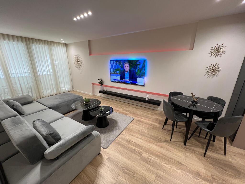 Apartament 2+1 me qira tek Ish Ekspozita!
