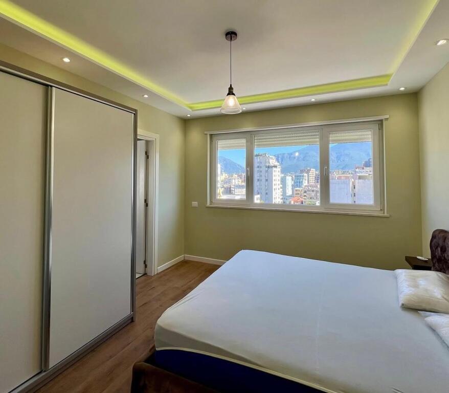 Jepet me Qira Apartament 2+1+2 Tualete, “Piaca-Qendër”, Tiranë.
