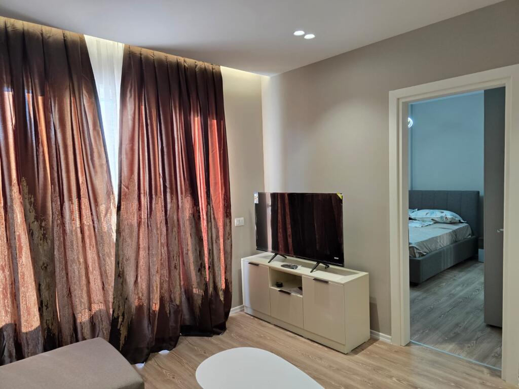 Affittasi 2+1+1 UNIVERS CITY 50.000 lek