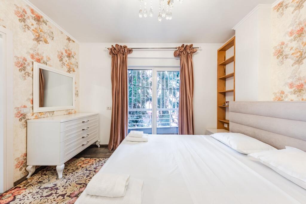 Jepet apartamenti 2+1+2 te Liqeni i Thate