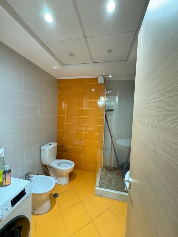 QERA – Apartament 1+1 📍 5 Maji, pranë Concord Center💶 50000 leke / muaj