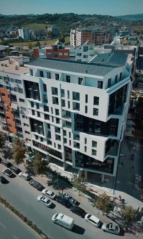 Jepet me qira Apartament 2+1 per banim ose Zyra