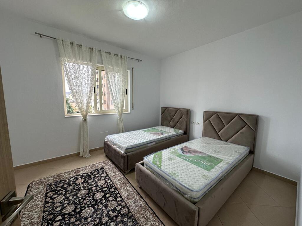 🏢Complesso Panorama, vicino alla Scuola Media “Harry Fultz”, affittasi appartamento 2+1+2 arredato. 800 Euro   