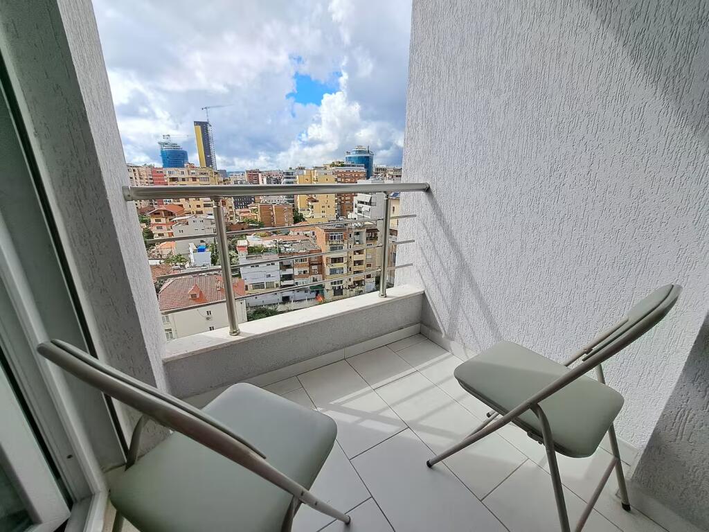 Me qira 2+1+2 modern 100 m² – Post parkimi i përfshirë, Pazar i Ri