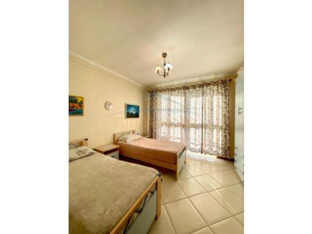 Shitet Apartament 3+1+2, Komuna E Parisit , Tirane