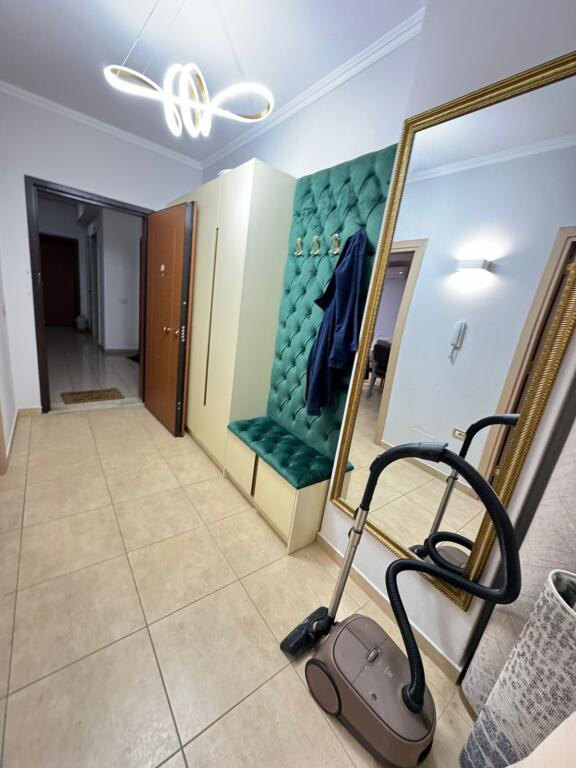 QERA – Apartament 1+1 📍 5 Maji, pranë Concord Center💶 50000 leke / muaj