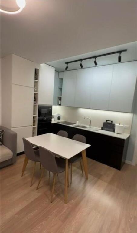 Appartamento moderno in affitto a 5 Maji