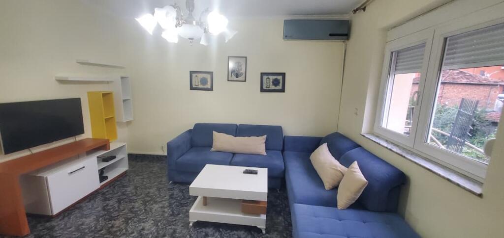🏠 Apartament 2+1 me Qira – Rruga Fortuzi, Tiranë
