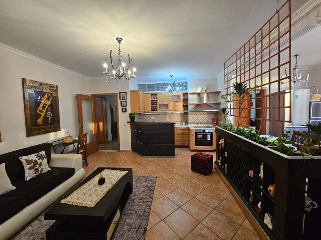 Appartamento 3+1+2 in affitto nel cuore di Tirana – Kika 1
