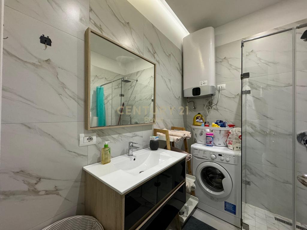JAPIM ME QIRA APARTAMENT 1+1 PRANE 21 DHJETORIT 700 € /Muaj