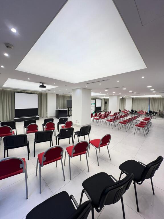 Ambienti ufficio/conferenza/attività in affitto giornaliero a Bllok.