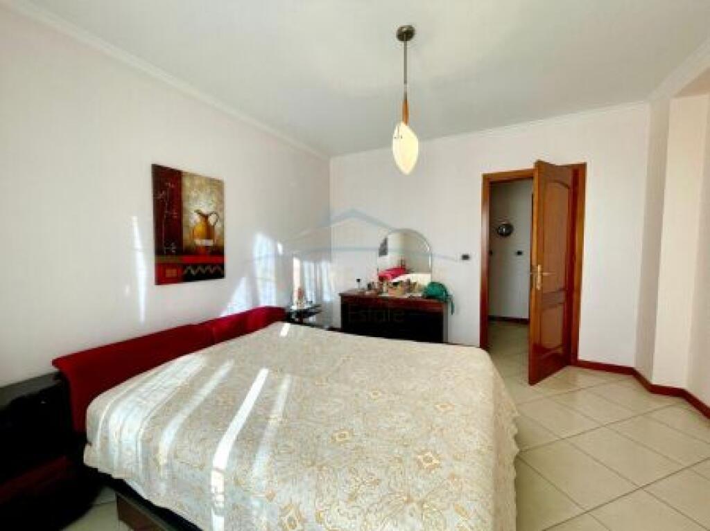Shitet Apartament 3+1+2, Komuna E Parisit , Tirane
