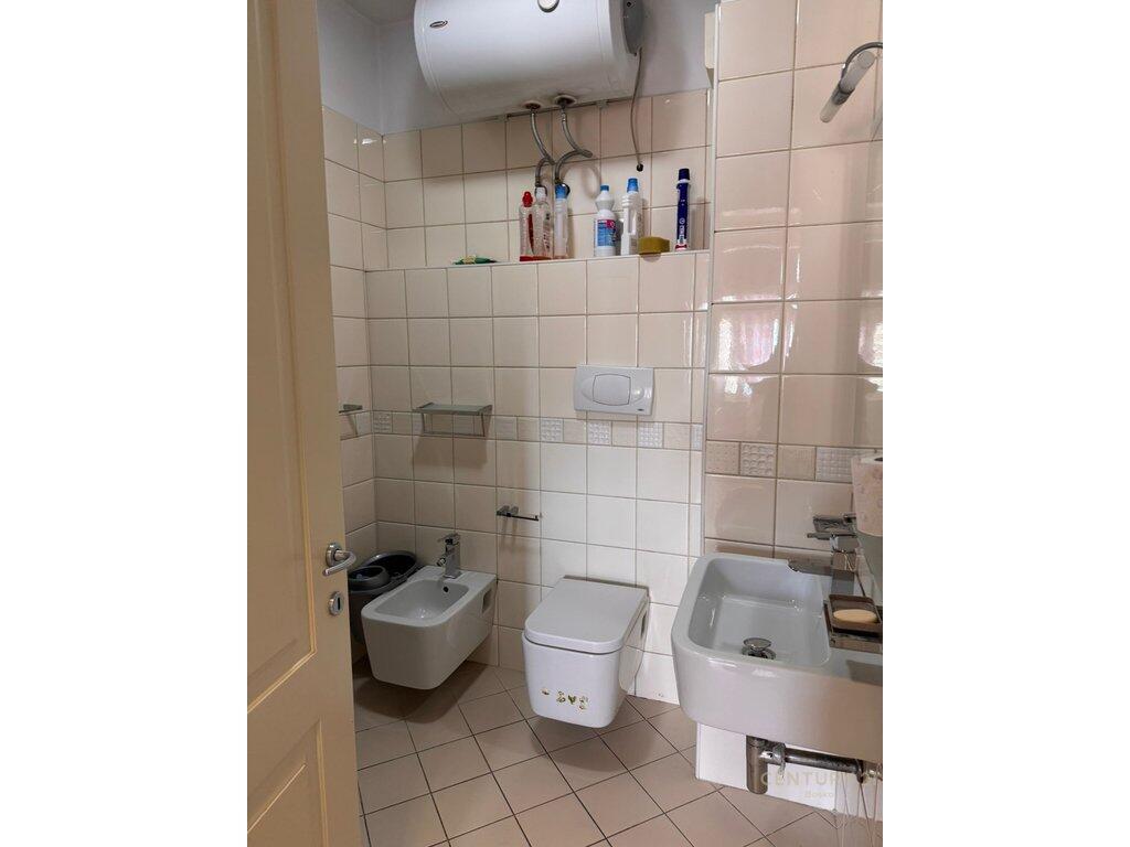 Apartament 2+1 Me Qira në Rrugën Mine Peza bosko124424